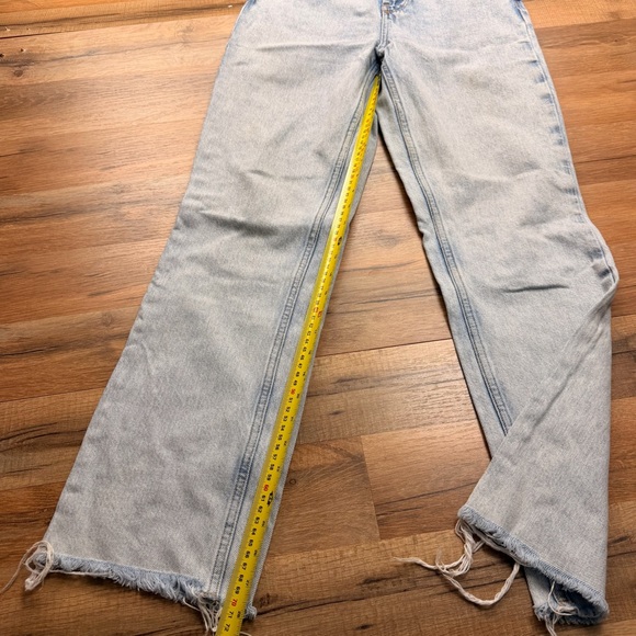 Zara Light Blue size 24 Distressed Jeans JEANS - LIGHT WASH - Picture 3 of 7
